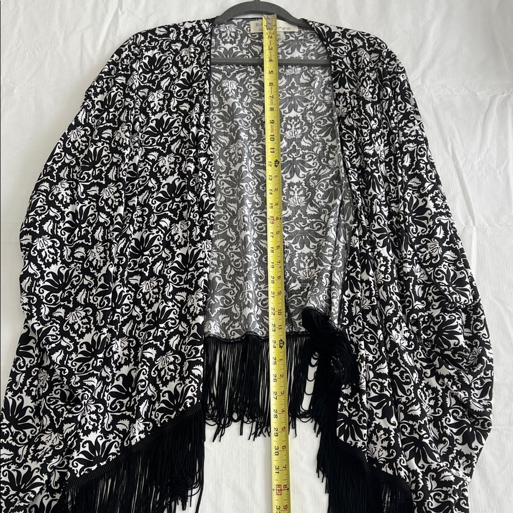 Black and White Patterned Women's Shall with Fringe